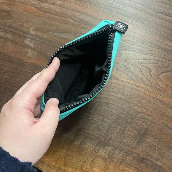 NIB CHANEL NEOPRENE MAKEUP POUCH TIFFANY BLUE - Picture 3 of 9